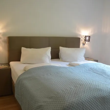 Ferienhaeuser Troester شقة